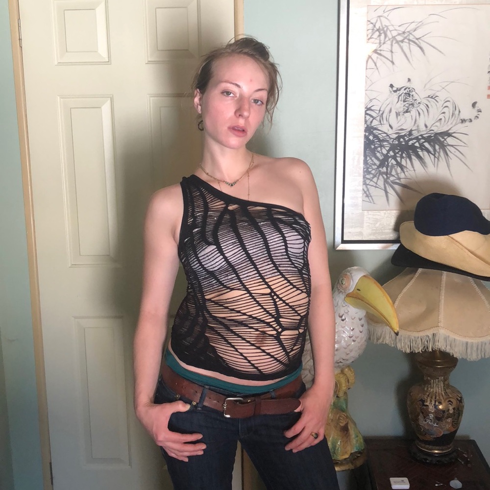 Hollow out one shoulder top